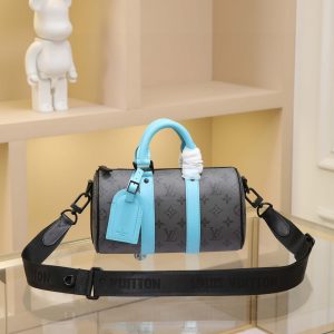 🔥M11645 Full Metal Hardware This Keepall Bandoulière 25 bag features Monogram Eclipse Reverse canvas with leather trim, accented by bright-colored reinforced side straps, handles, and signature plaque. Its compact silhouette is enhanced with matte metal hardware and a removable, adjustable fabric shoulder strap.25 x 15 x 11 cm (Length x Height x Width)